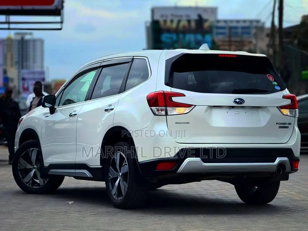 Subaru Forester Premium AWD 2019 White