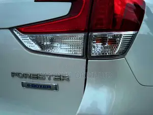 Subaru Forester Premium AWD 2019 White