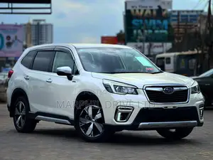 Subaru Forester Premium AWD 2019 White