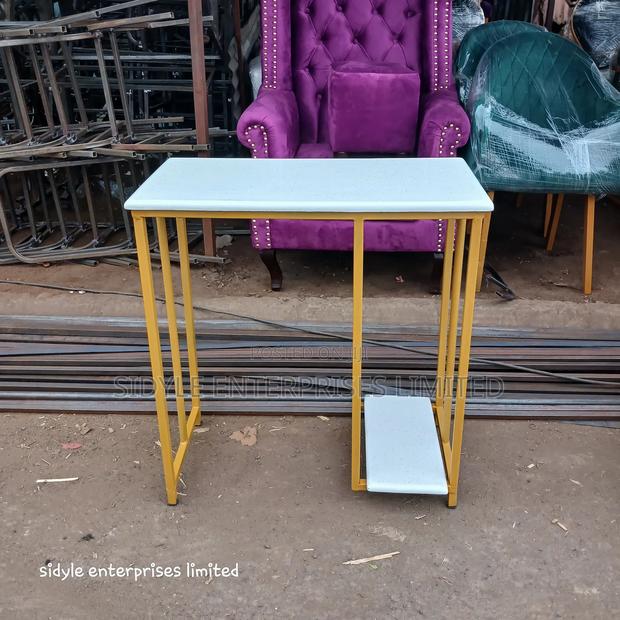 Nail Table White