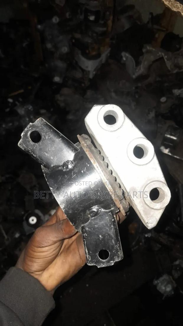 Mitsubishi Wagon R Gear N Engine Mountain - thumbnail 2