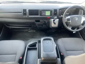 Toyota HiAce 2018 White