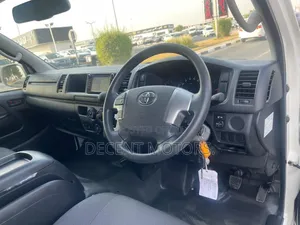 Toyota HiAce 2018 White
