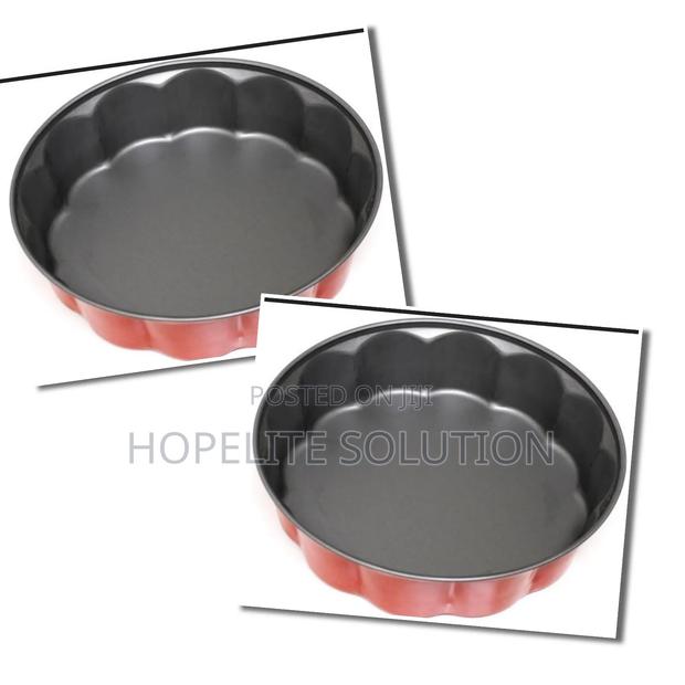 Quality Nonstick Round Baking Tins - main view