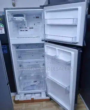 Von 136 Litres With Storage Shelves