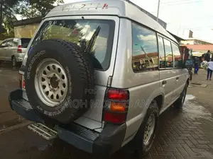 Mitsubishi Pajero 2001 Silver