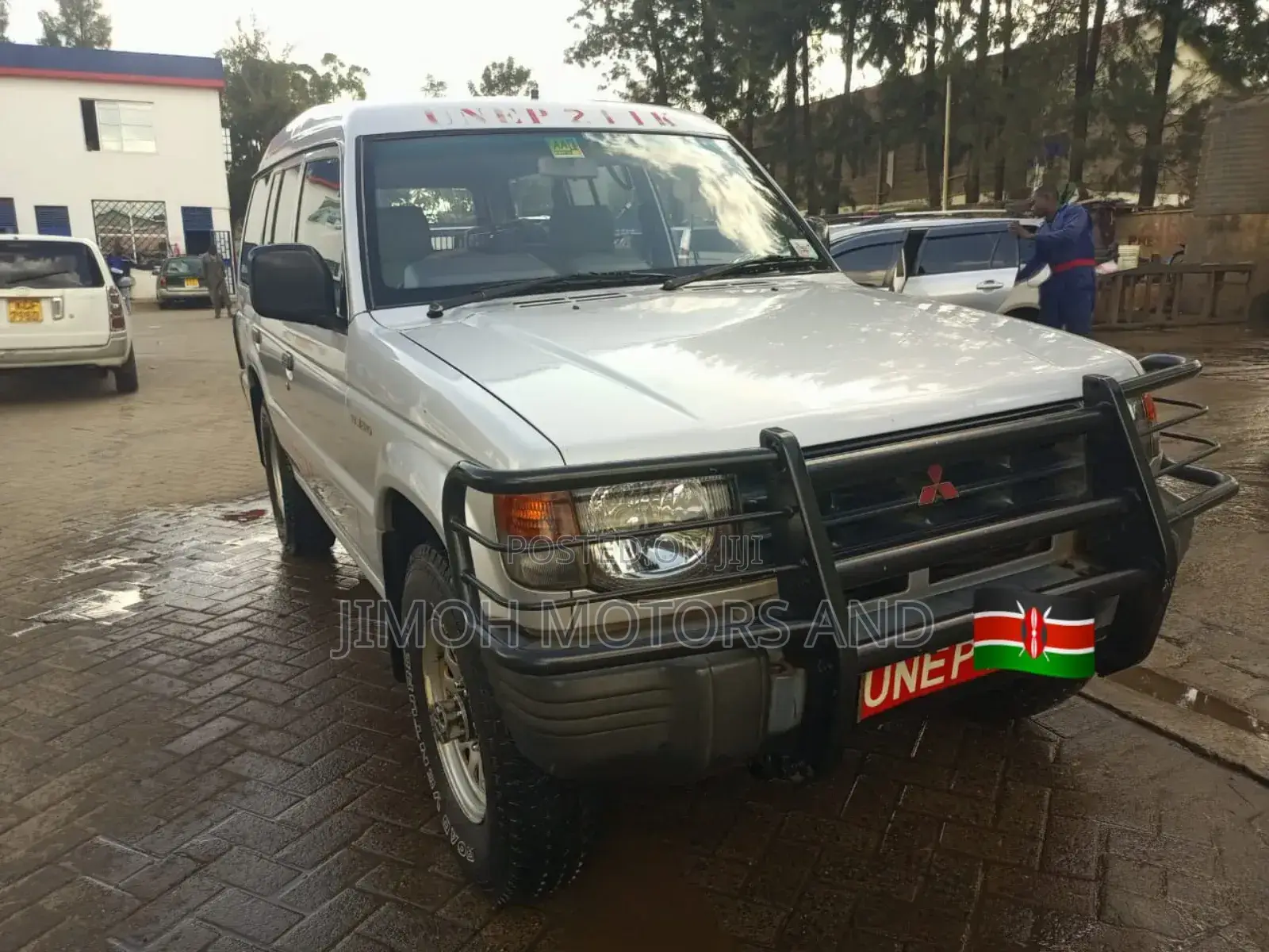 Mitsubishi Pajero 2001 Silver