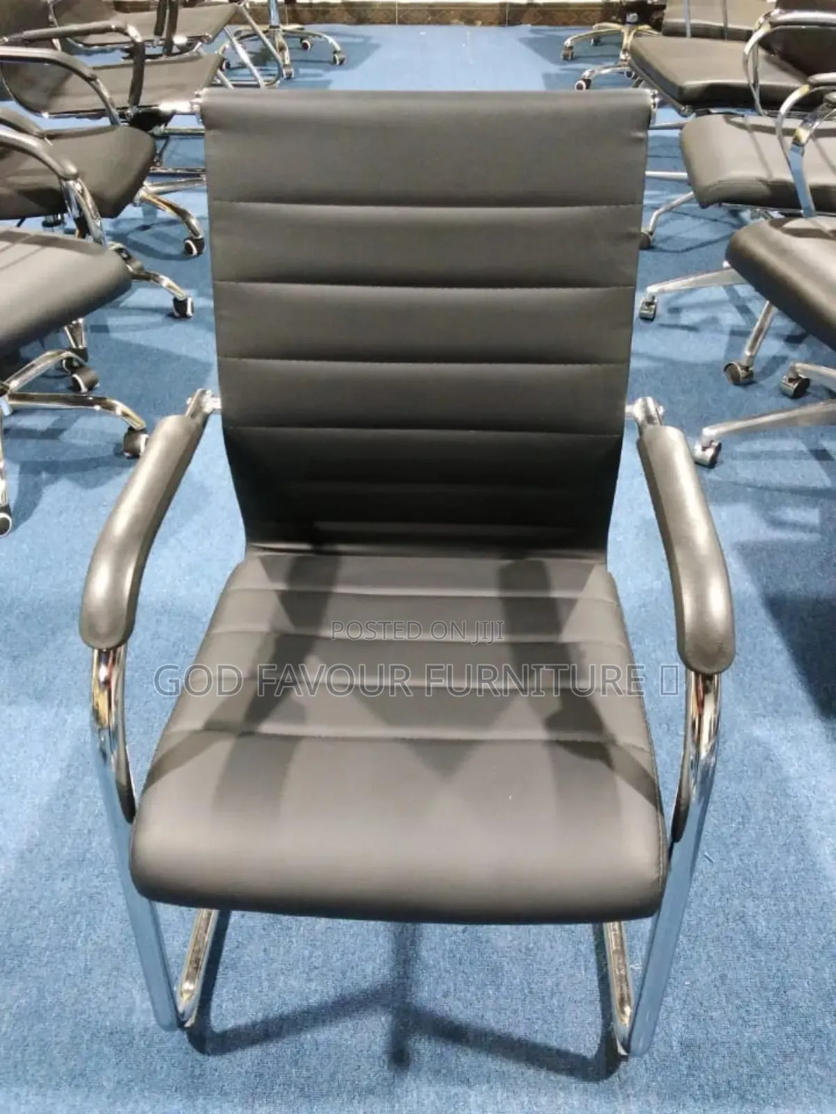 Quality Black Office Chair/Waiting Chair With Armrests Yt8