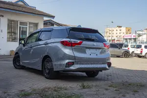 Honda Shuttle 1.5 Hybrid 2WD 2018 Silver