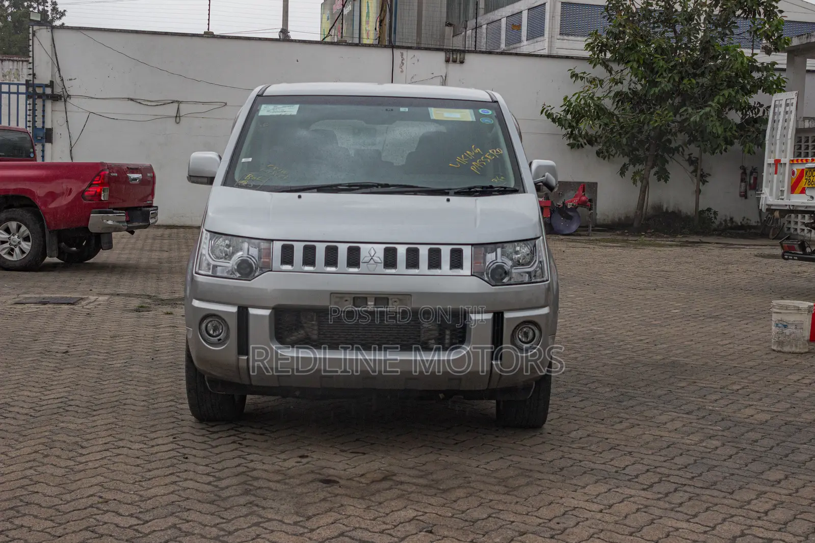 Mitsubishi Delica 2018 Silver