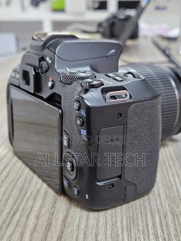 Canon Eos 250d With 18-55mm - thumbnail 3