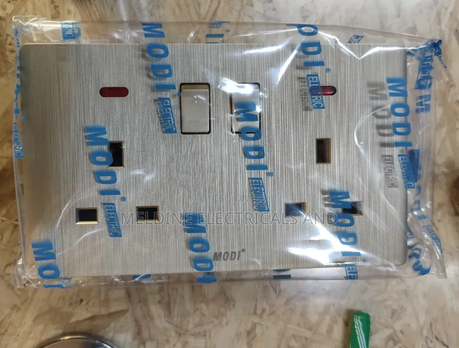 Gold Twin Socket 13a
