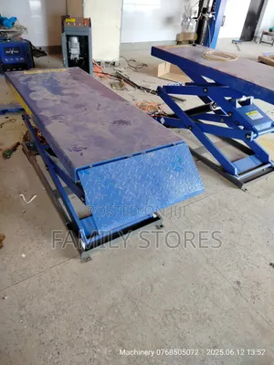 Roadbuck Italy 1.8m Rise Scissor Lift Machine.
