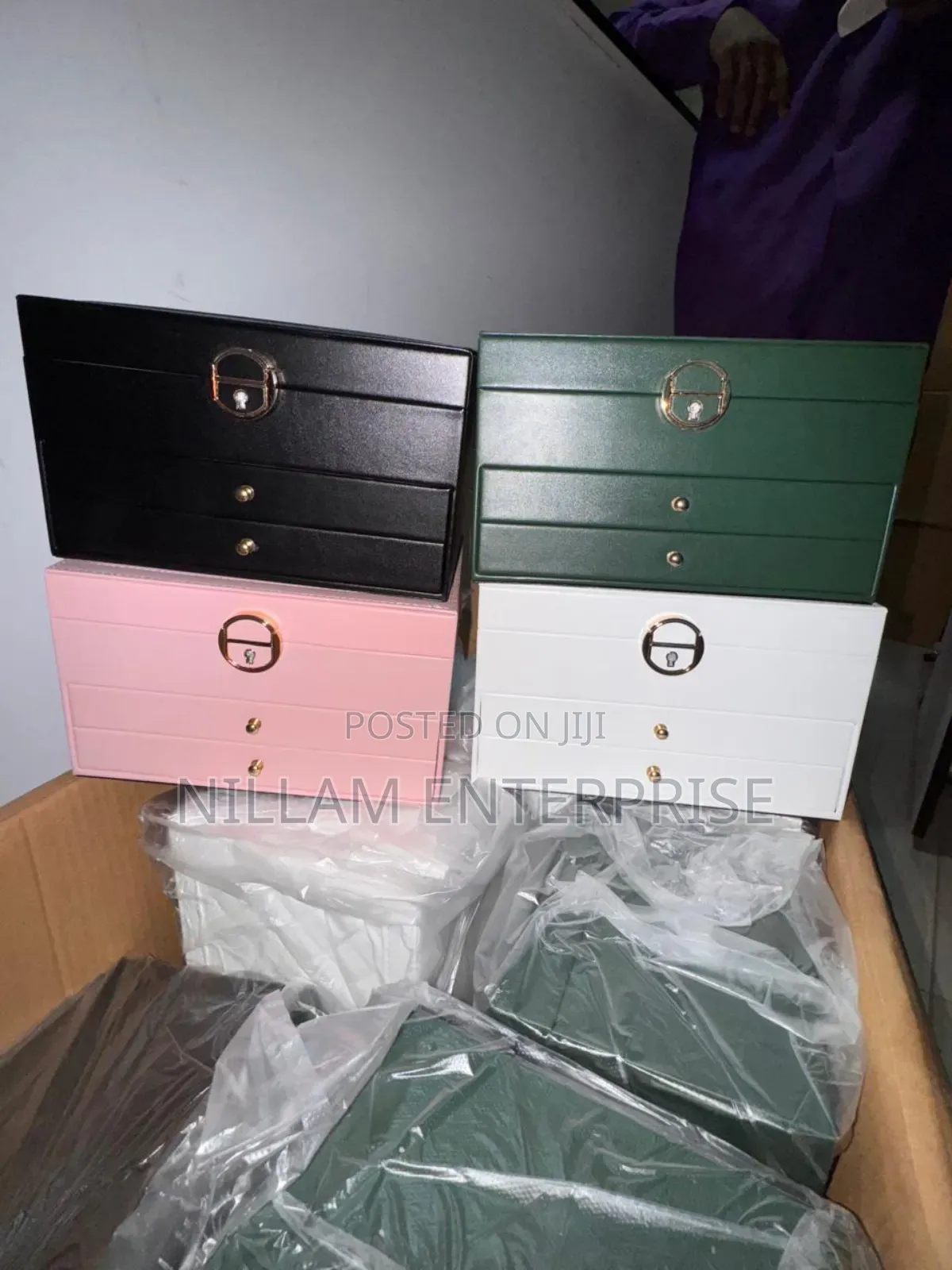 *Multi-Layer Jewelry Storage Box