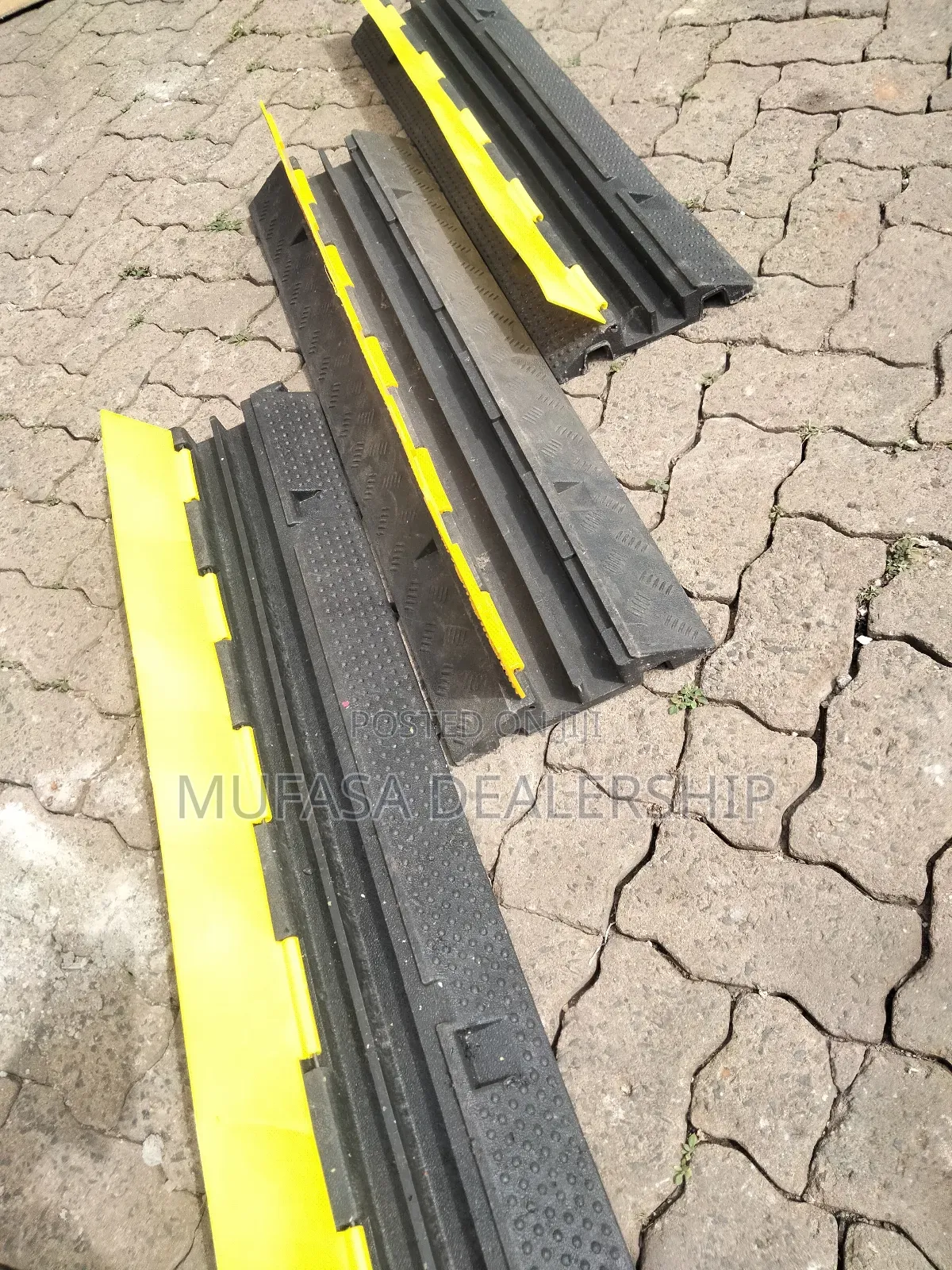 Cable Connector/Cable Protector~Cable Channel