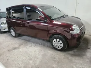 Toyota Sienta 2014 Red