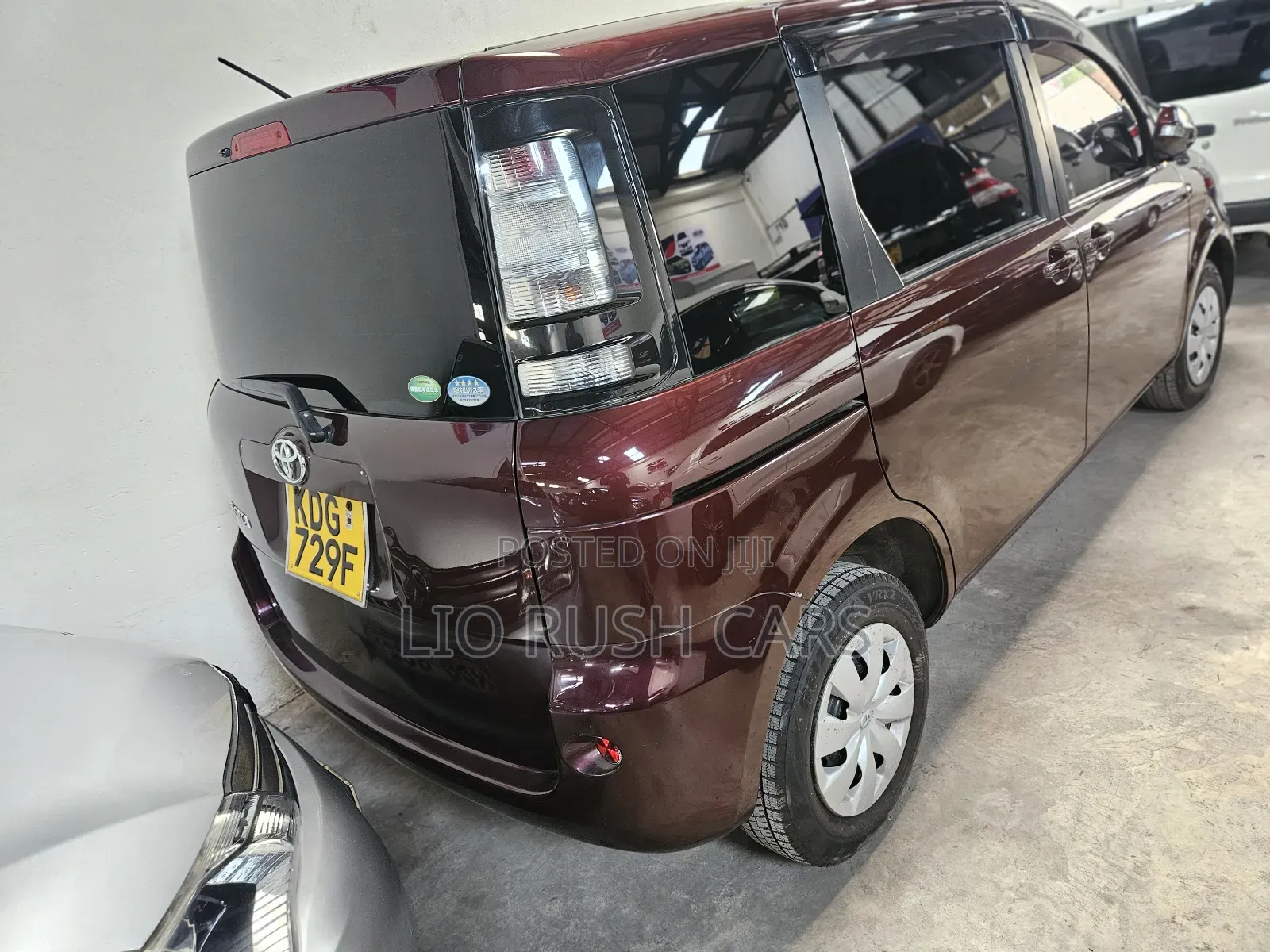 Toyota Sienta 2014 Red