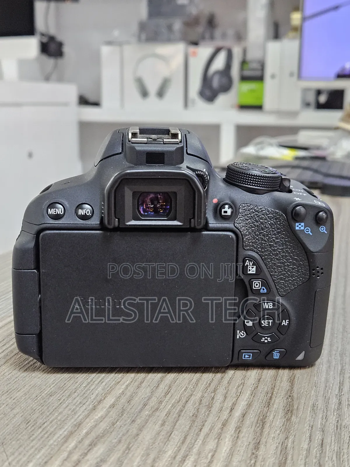 Canon Eos Rebel T5i /700d DSLR Camera + 18-55mm Lens