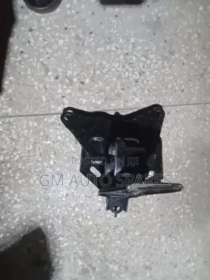 Toyota Vitz, Yaris Gear Mounting