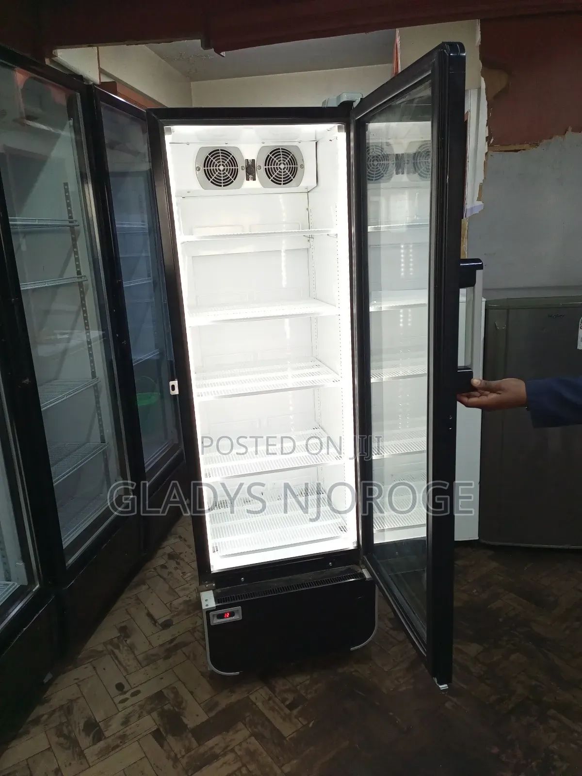 New Mordel Chiller ( as Good as New400l)