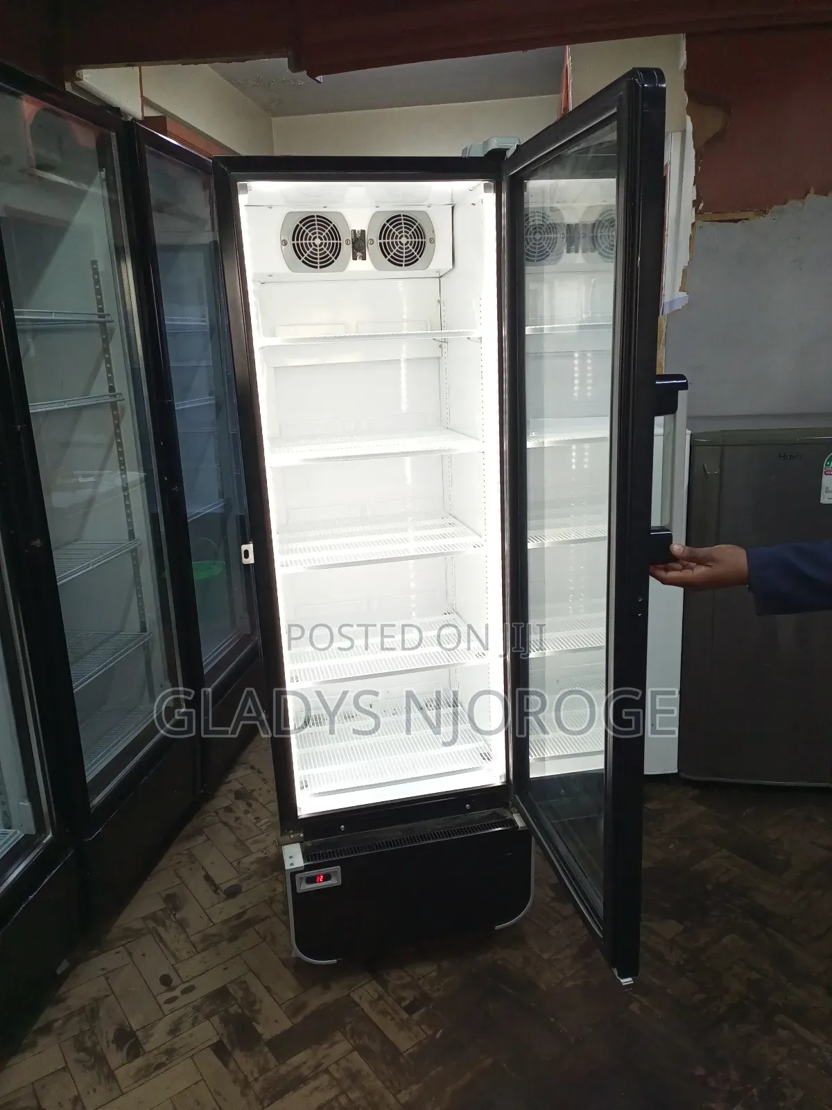 New Mordel Chiller ( as Good as New400l)