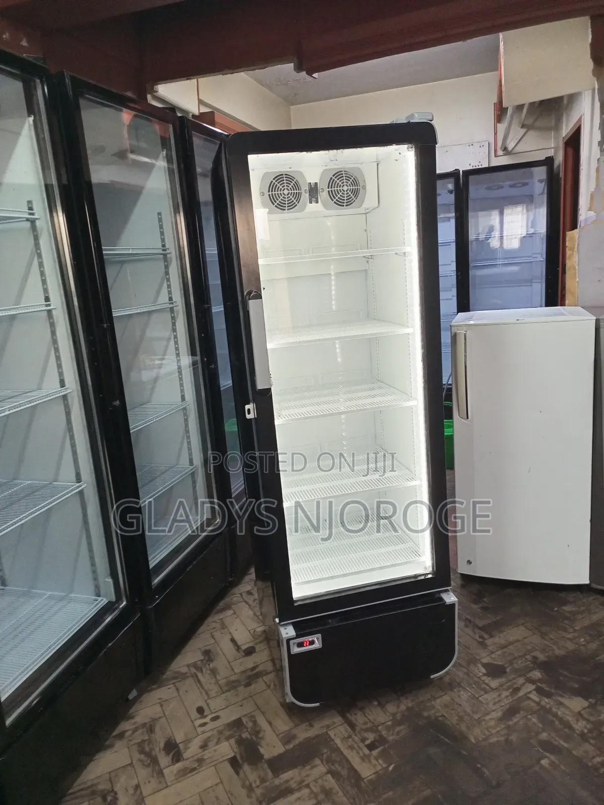 New Mordel Chiller ( as Good as New400l)