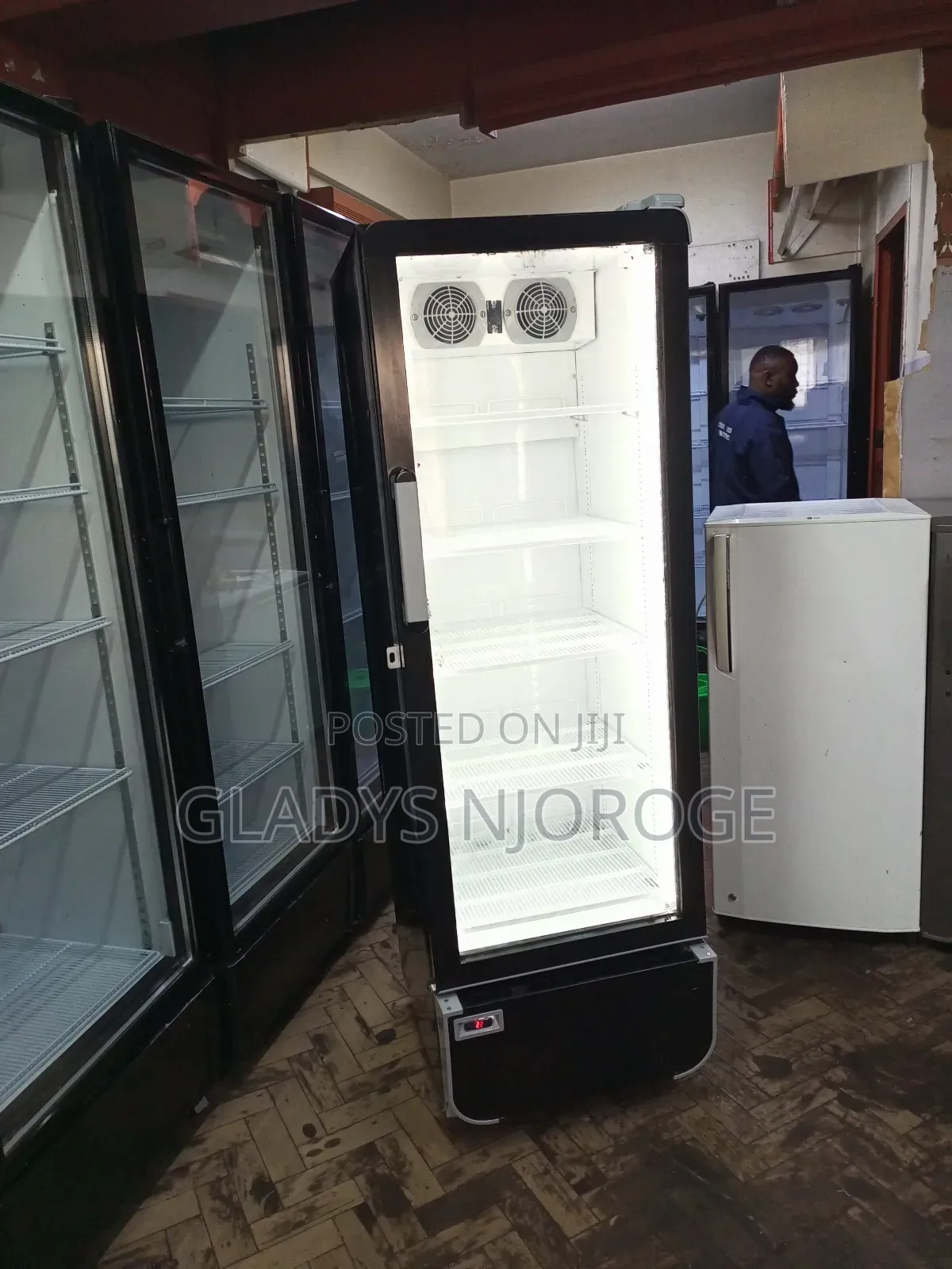 New Mordel Chiller ( as Good as New400l)