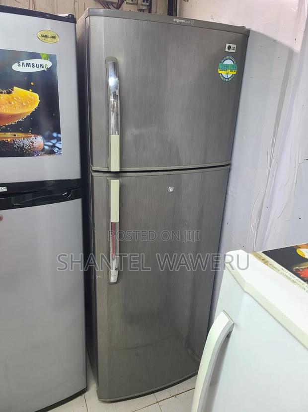 Lg 330litres Refrigerator/ Good Condition