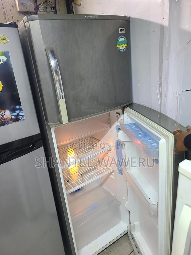 Lg 330litres Refrigerator/ Good Condition - thumbnail 2