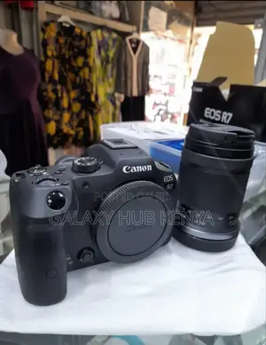 Canon Eos R7 Mirrorless Camera With 18-150mm Lens