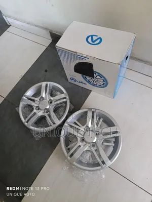 4pcs R13 Wheel Covers / Stylish Silver Design Wheel Covers