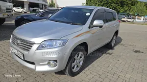 Toyota Vanguard 2011 Silver