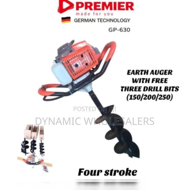 Premier 4 Stroke Earth Auger With Free Baits
