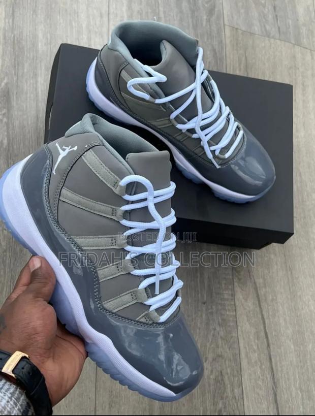 Air Jordan 11 - thumbnail 2