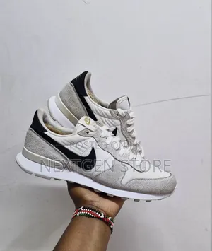 Nike Internationalist Sneakers