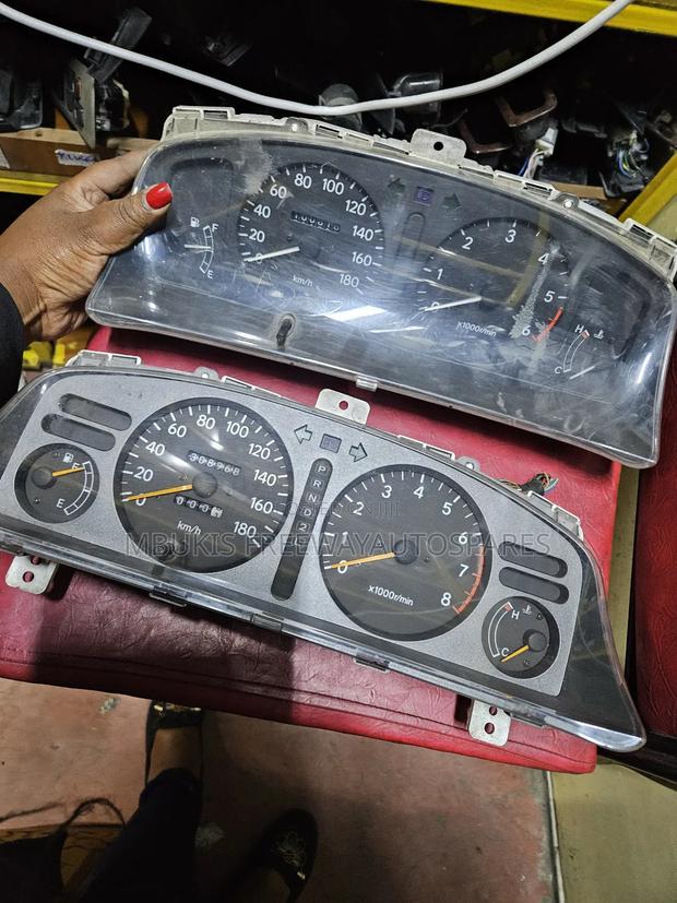 Toyota 110 Dashboard Clock - main view