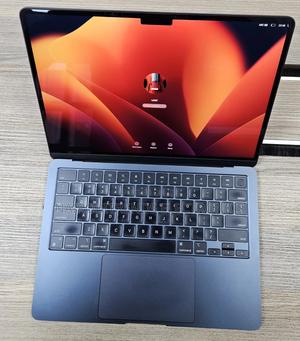 Laptop Apple MacBook Air 2022 M2 8GB Apple M2 SSD 256GB
