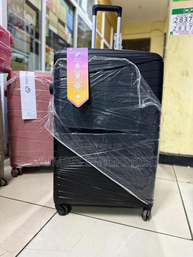 Black Large Size Rubber Luggage Suitcase Upto 29kgs at 4500
