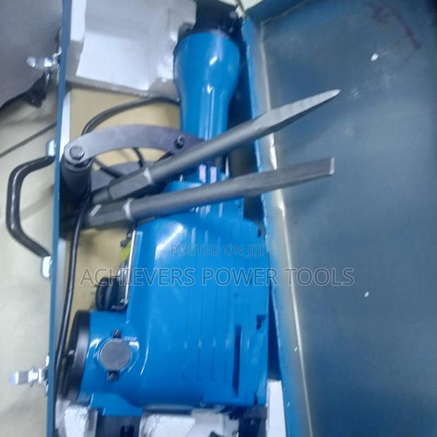 Jack Hammer /Makita Demolition Hammer 1700w - main view