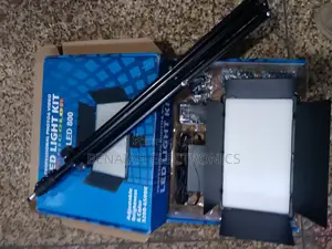 Pro 800+ Light Kit, With Charger, Batteries and Stand
