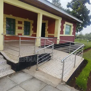 Sleek Staircase Railing Solutions – Stainless Steel