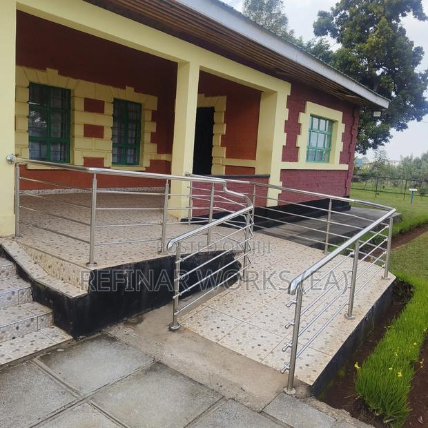Sleek Staircase Railing Solutions – Stainless Steel - thumbnail 4