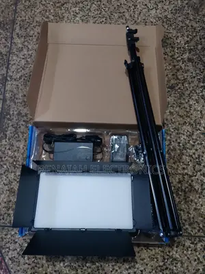 Pro 800+ Light Kit, With Charger, Batteries and Stand