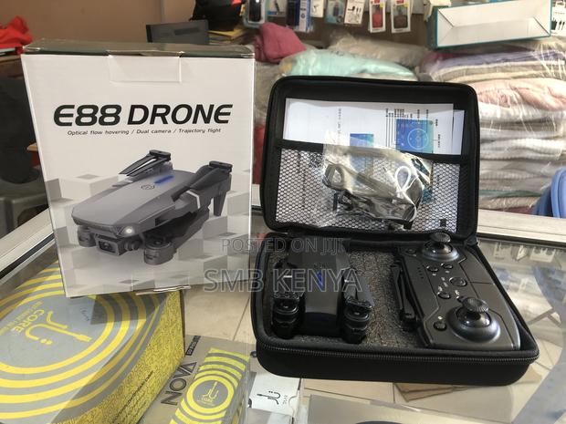 Foldable Drone E88 - thumbnail 2