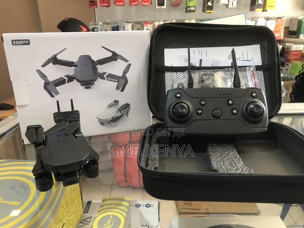 Foldable E88 Pro Drone - thumbnail 3