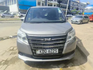 Toyota Noah 2017 Silver