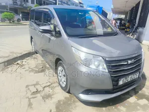 Toyota Noah 2017 Silver