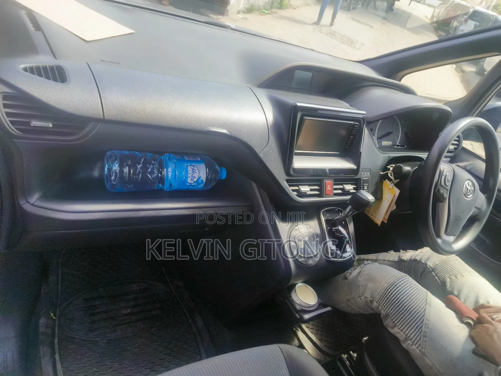 Toyota Noah 2017 Silver