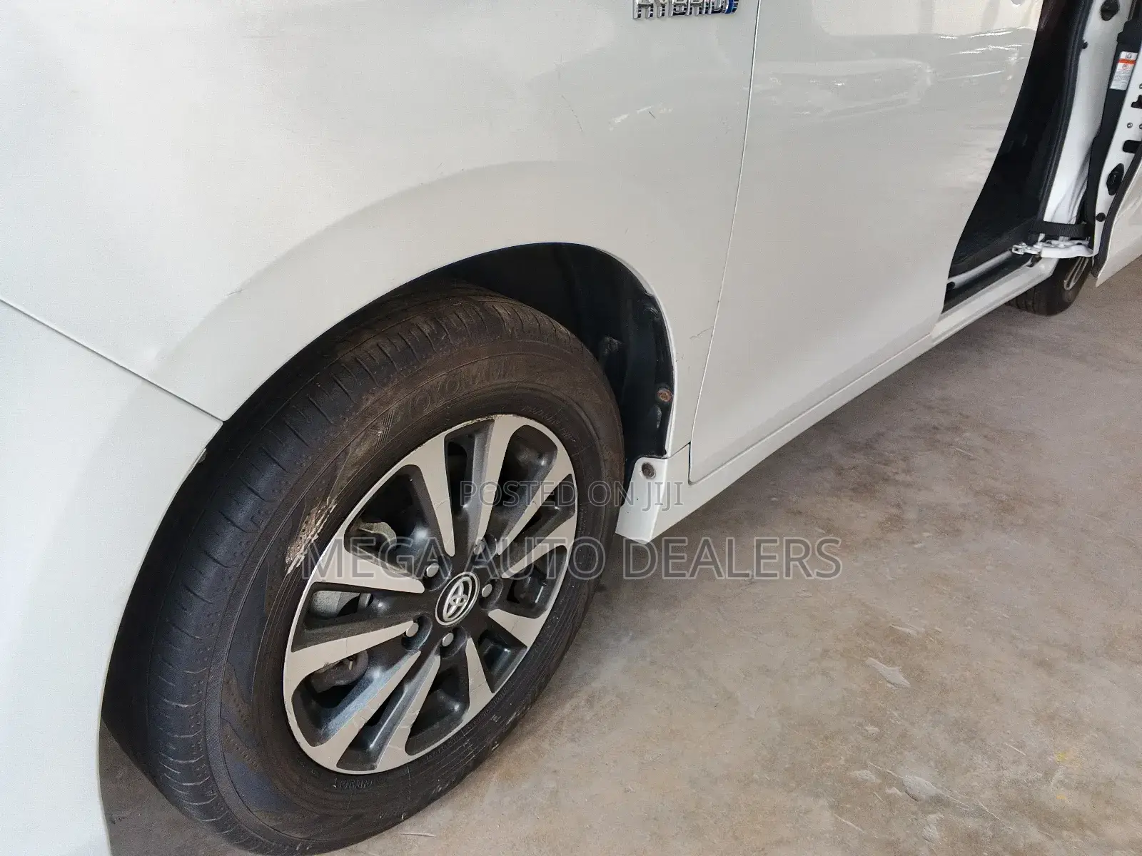 Toyota Esquire 2018 White