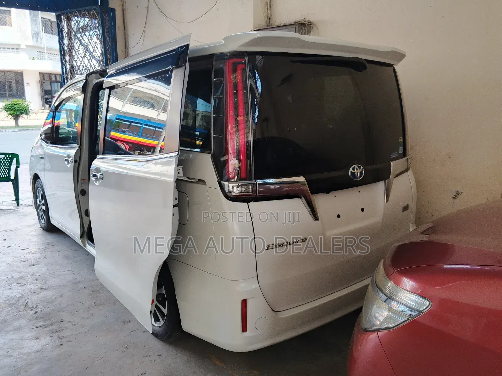 Toyota Esquire 2018 White